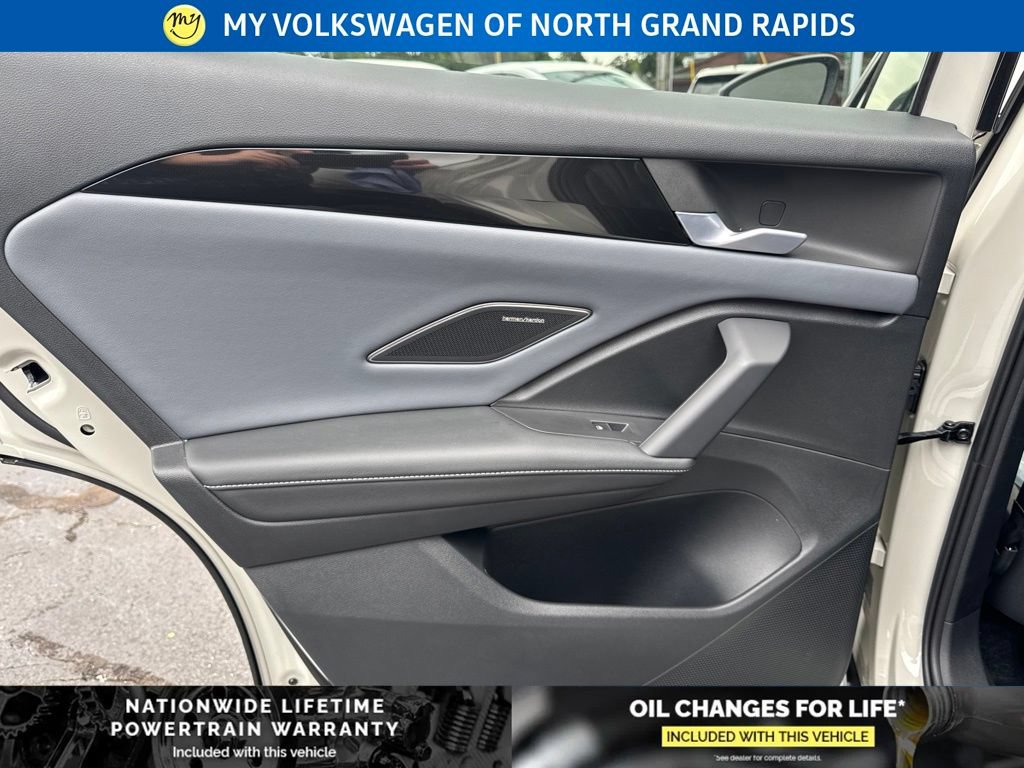 New 2026 Volkswagen Tiguan SEL R-Line AWD/4WD image 18
