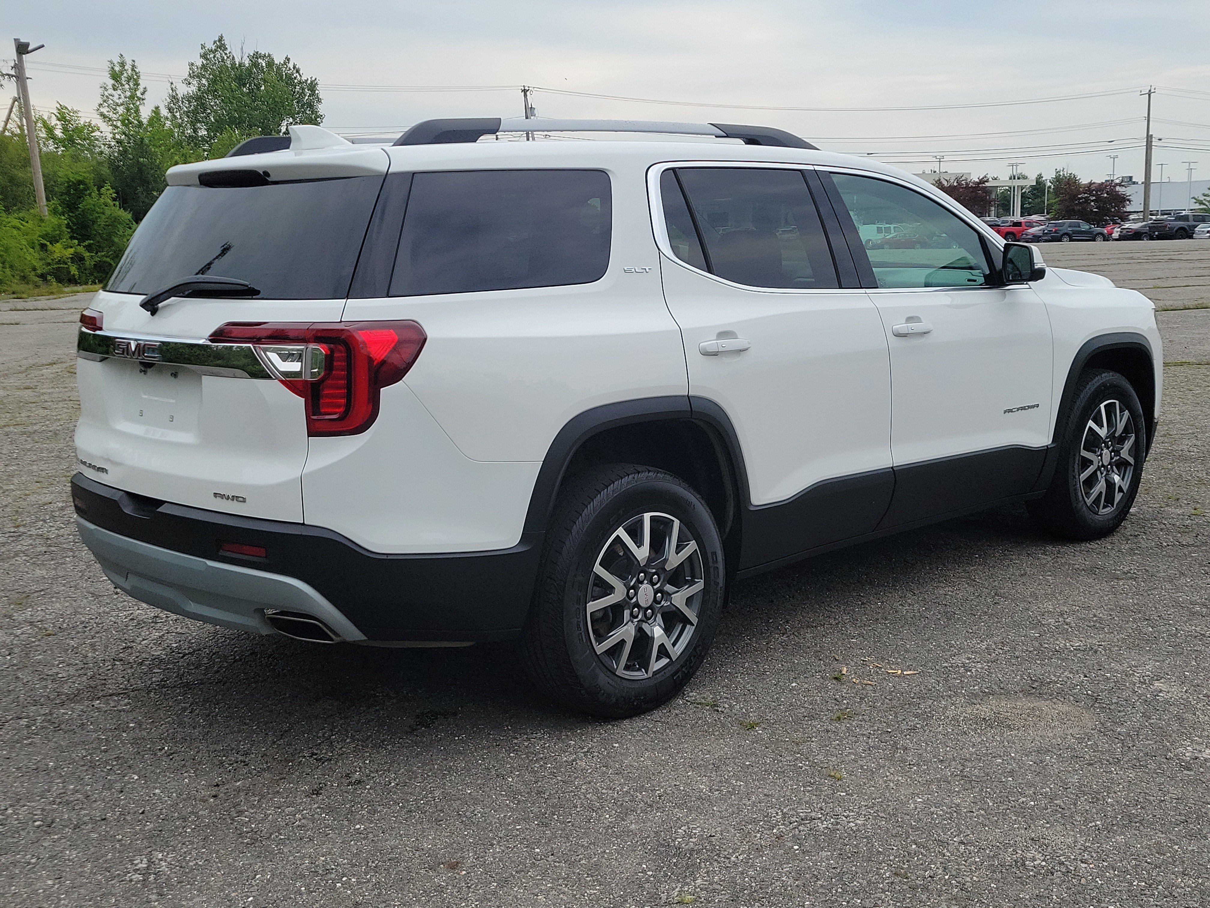 Used 2023 GMC Acadia SLT w/ Technology Package AWD/4WD image 5