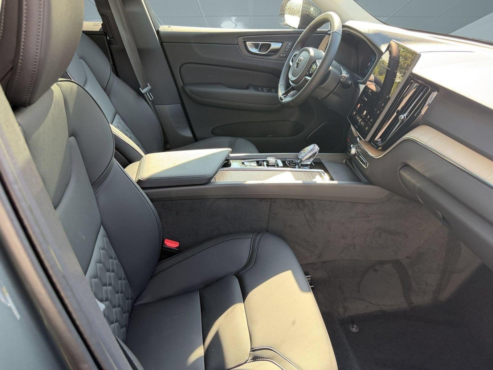 New 2026 Volvo XC60 B5 Core w/ Protection Package AWD/4WD image 25