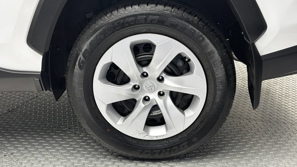 Used 2024 Toyota RAV4 LE AWD/4WD image 6