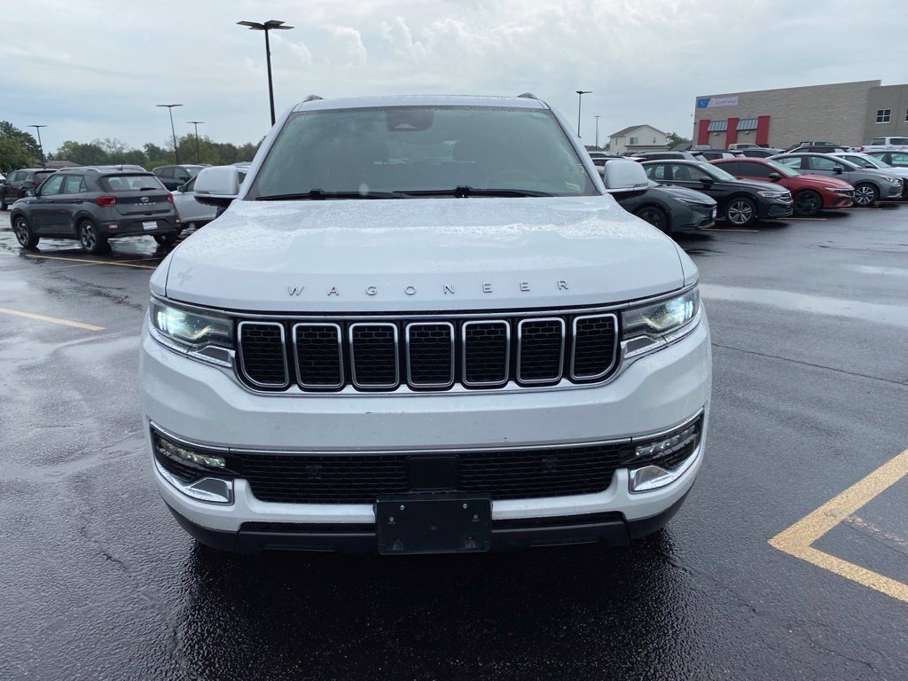 Used 2022 Jeep Wagoneer Series I w/ Premium Group I AWD/4WD image 3