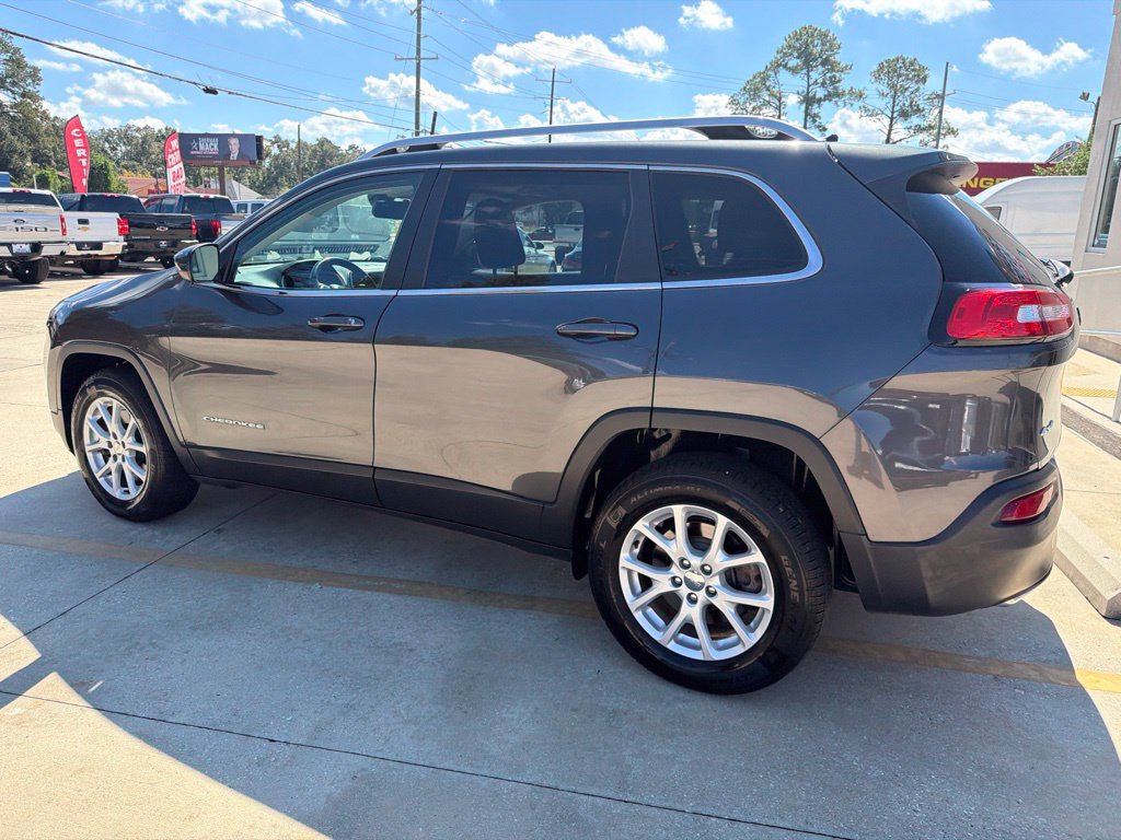 Used 2015 Jeep Cherokee Latitude w/ Cold Weather Group AWD/4WD image 14