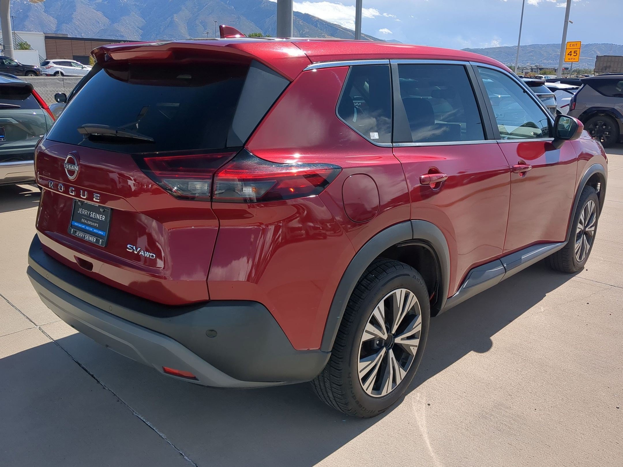 Used 2023 Nissan Rogue SV AWD/4WD image 6