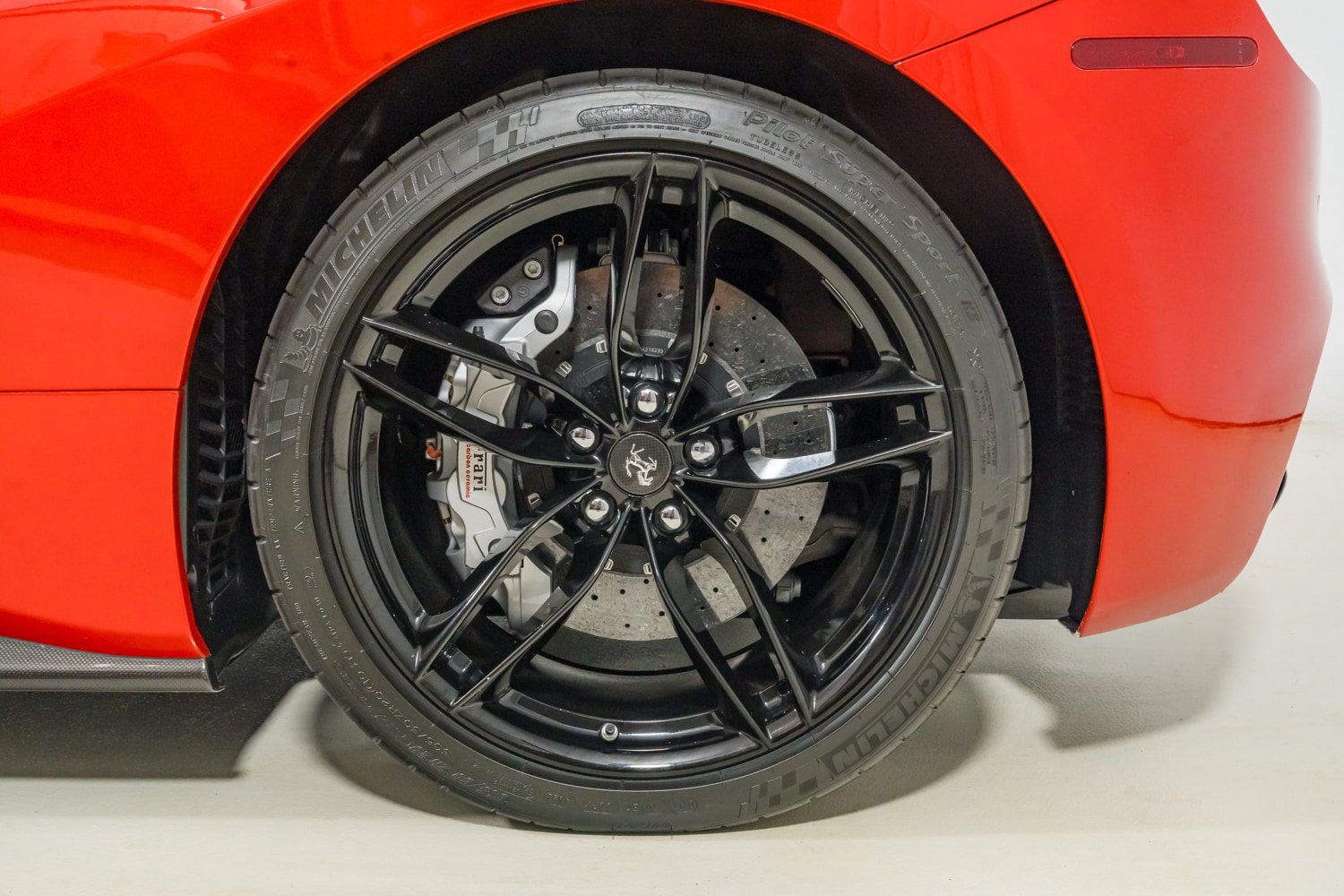 Used 2018 Ferrari 488 GTB RWD image 13