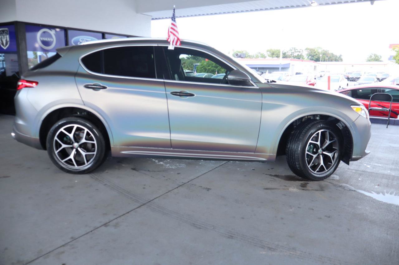 Used 2021 Alfa Romeo Stelvio Ti w/ Nero Edizione AWD/4WD image 6