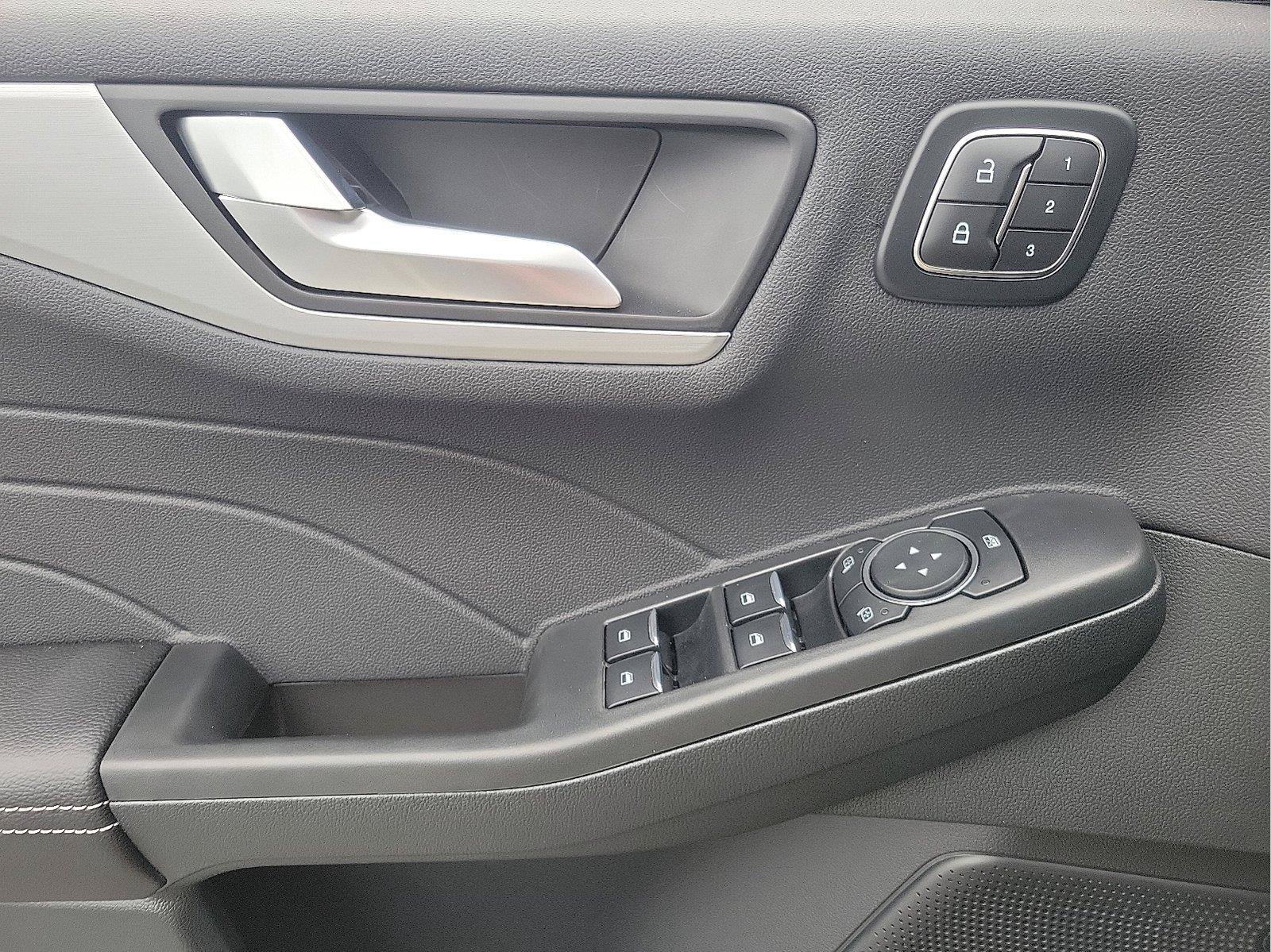 New 2024 Ford Escape SE w/ PHEV Premium Package FWD image 9