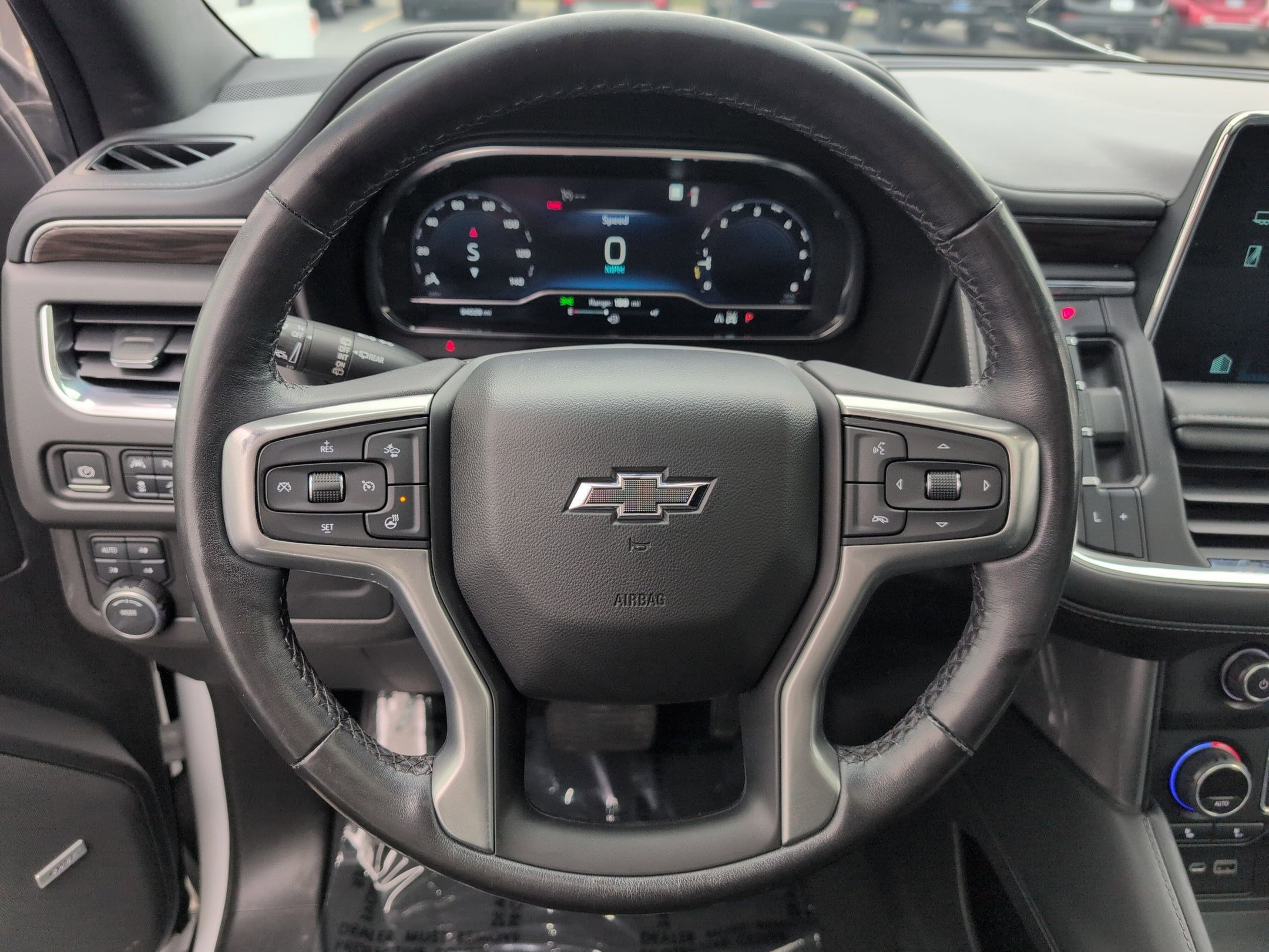 Used 2022 Chevrolet Tahoe Z71 w/ Luxury Package AWD/4WD image 17