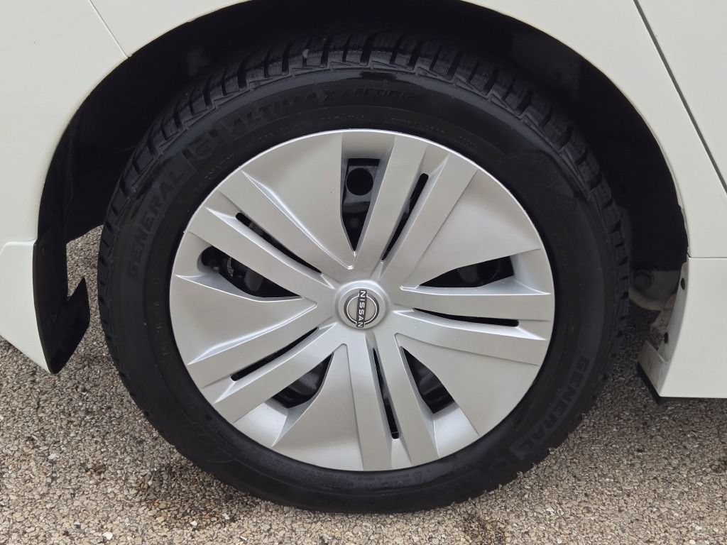Used 2025 Nissan Leaf S FWD image 11
