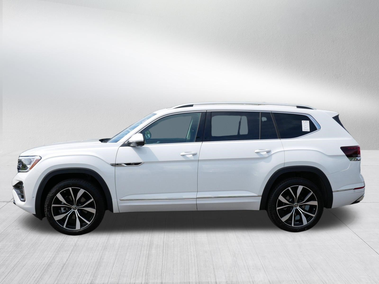 Certified 2026 Volkswagen Atlas SEL Premium R-Line AWD/4WD image 4