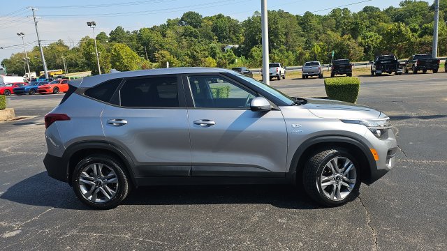 Used 2022 Kia Seltos LX AWD/4WD image 2