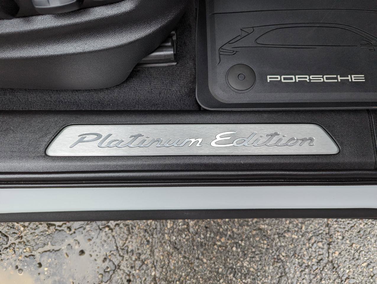 Used 2023 Porsche Cayenne Platinum Edition image 33