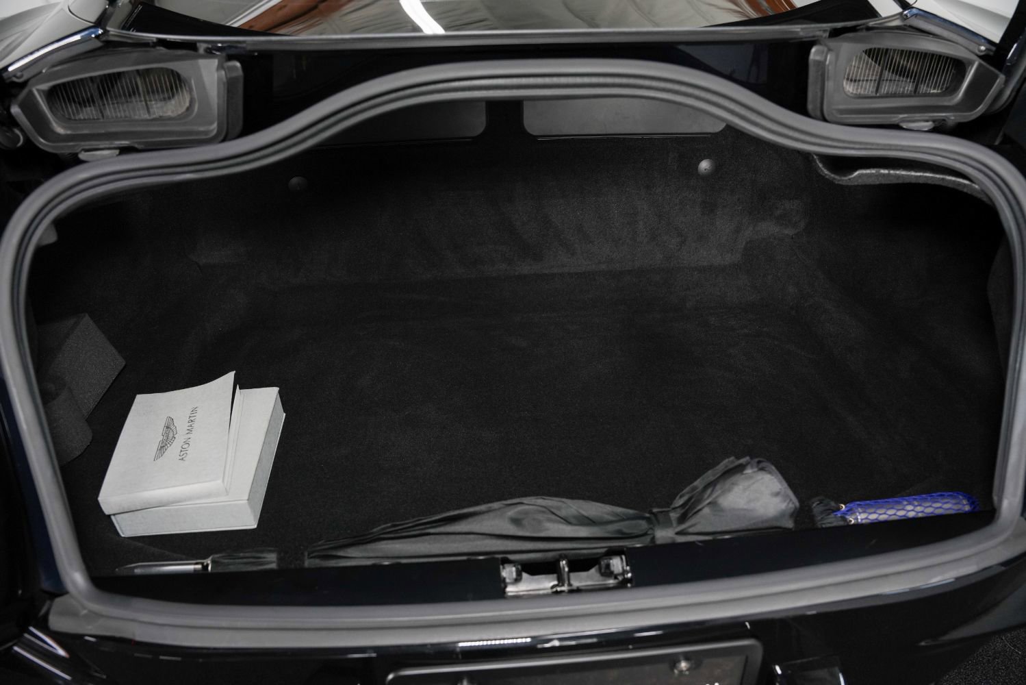 Used 2018 Aston Martin DB11 V12 image 43