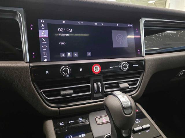Used 2025 Porsche Macan AWD/4WD image 27