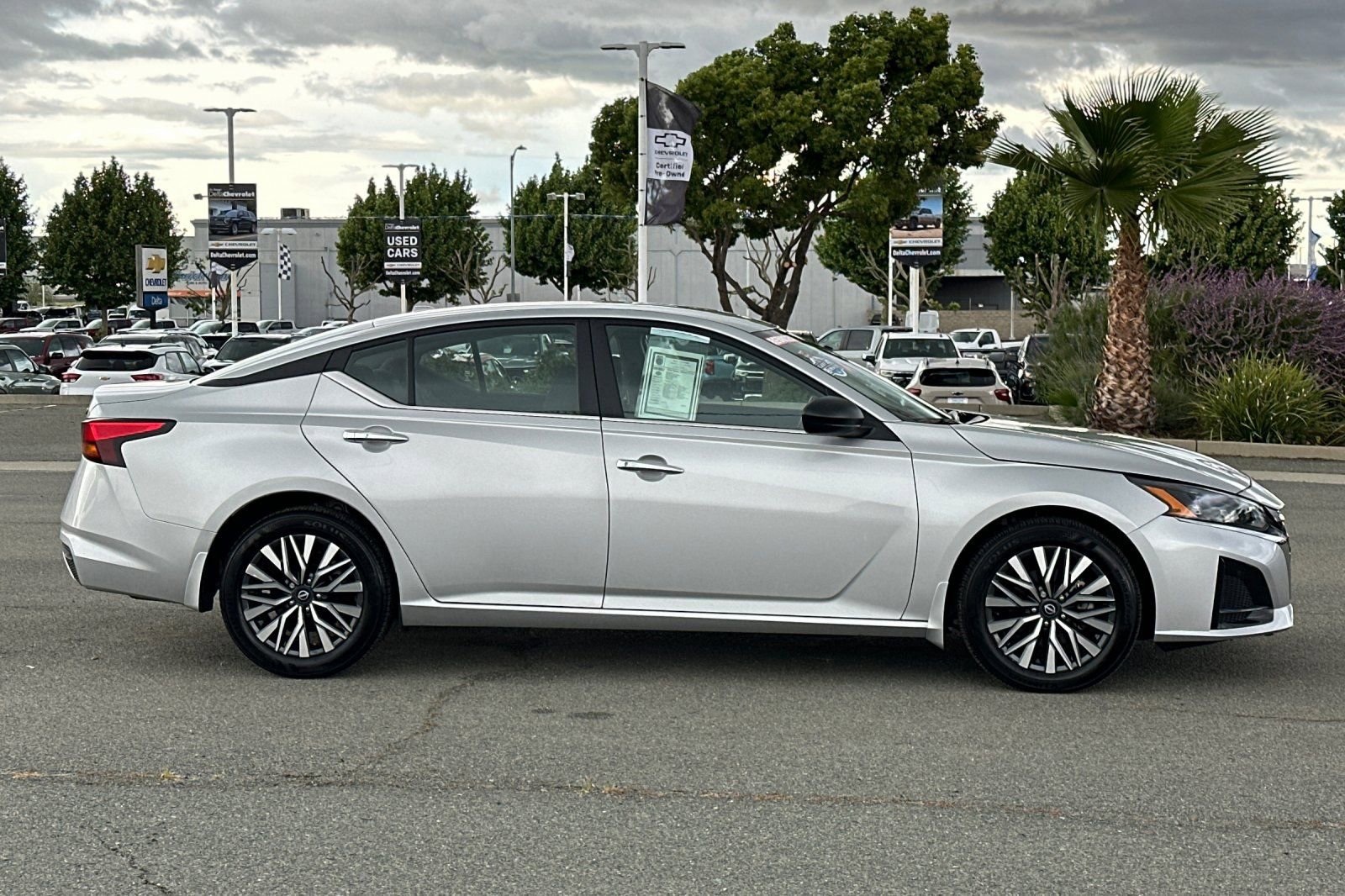 Used 2024 Nissan Altima 2.5 SV image 3