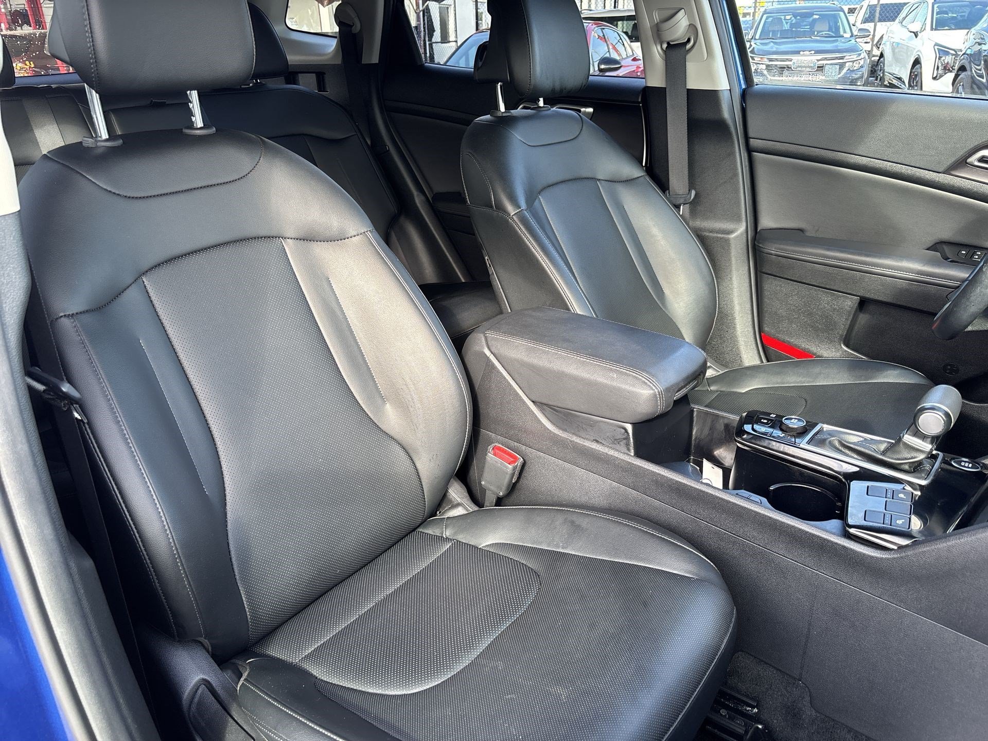 Used 2024 Kia Sportage EX FWD image 25