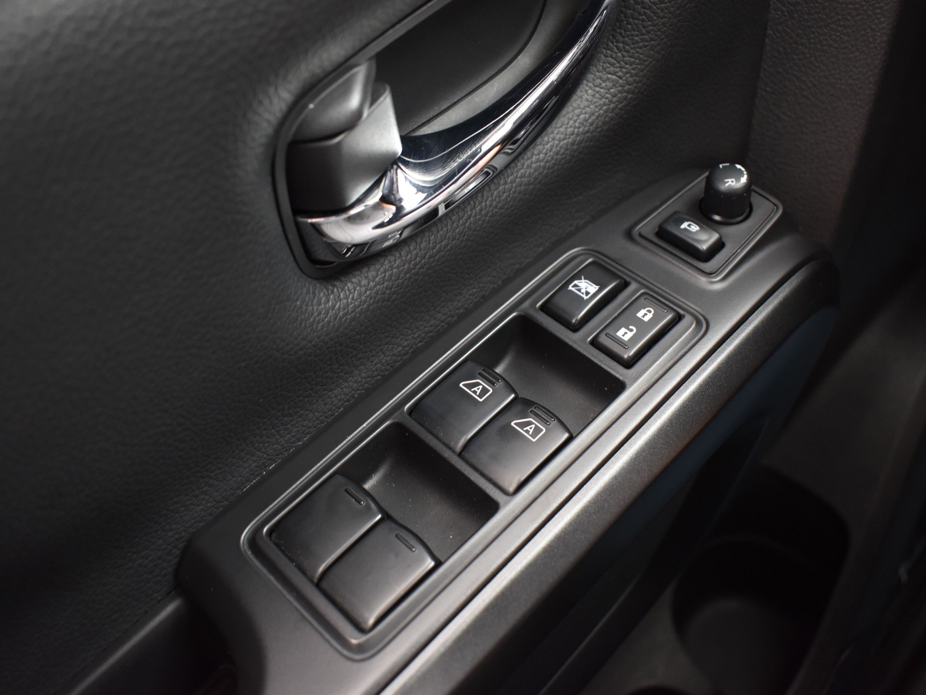 Used 2023 Nissan Titan PRO-4X w/ Pro-4x Convenience Package image 24