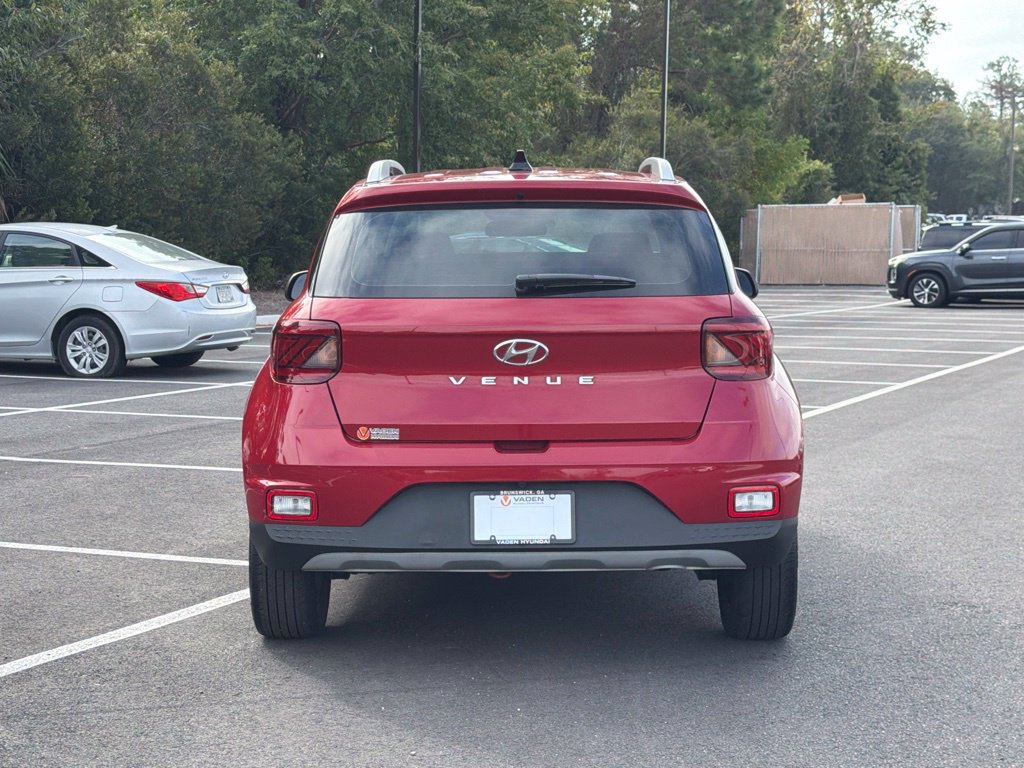 Used 2022 Hyundai Venue Limited FWD image 6