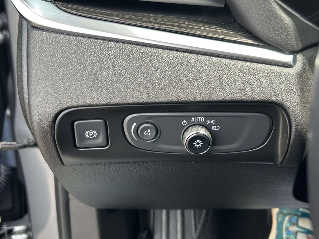Used 2019 Buick Enclave Avenir w/ Avenir Technology Package FWD image 32