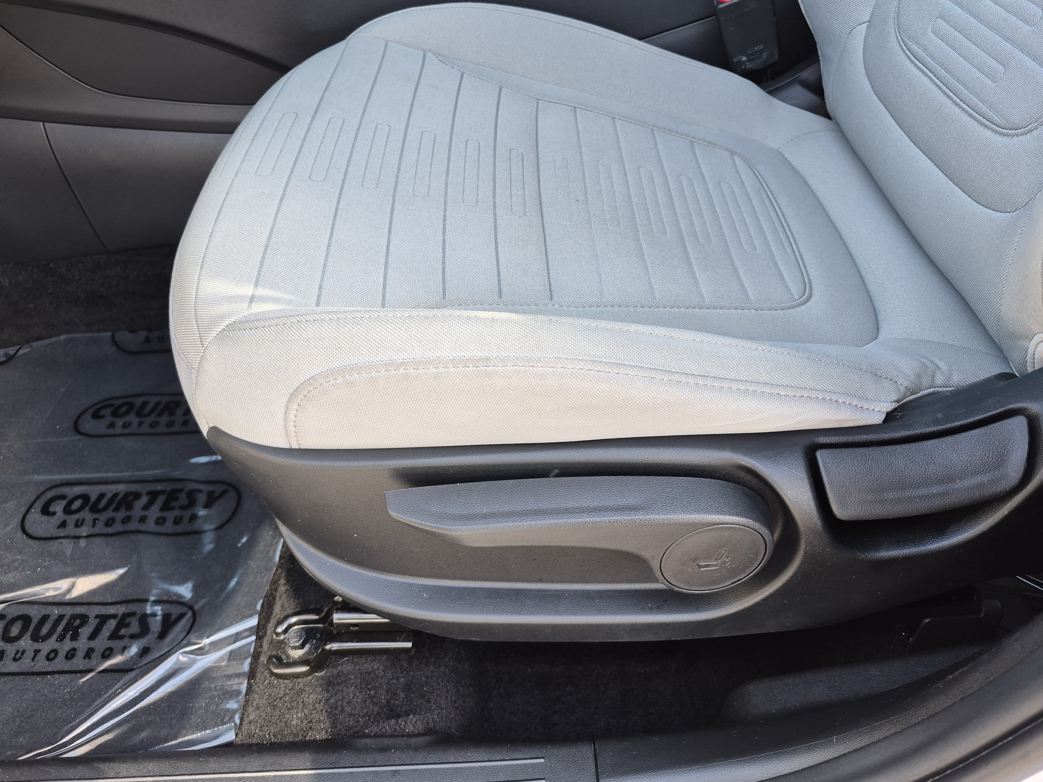 Certified 2025 Hyundai Santa Cruz SE FWD image 19