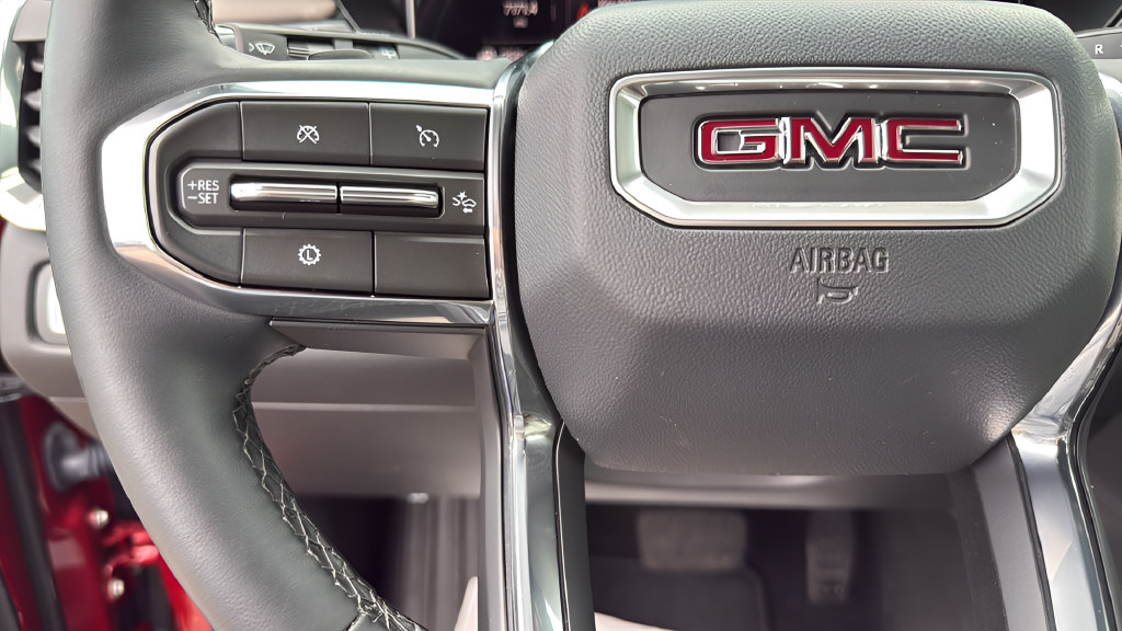 Used 2026 GMC Acadia Elevation w/ Elevation Premium Package FWD image 16