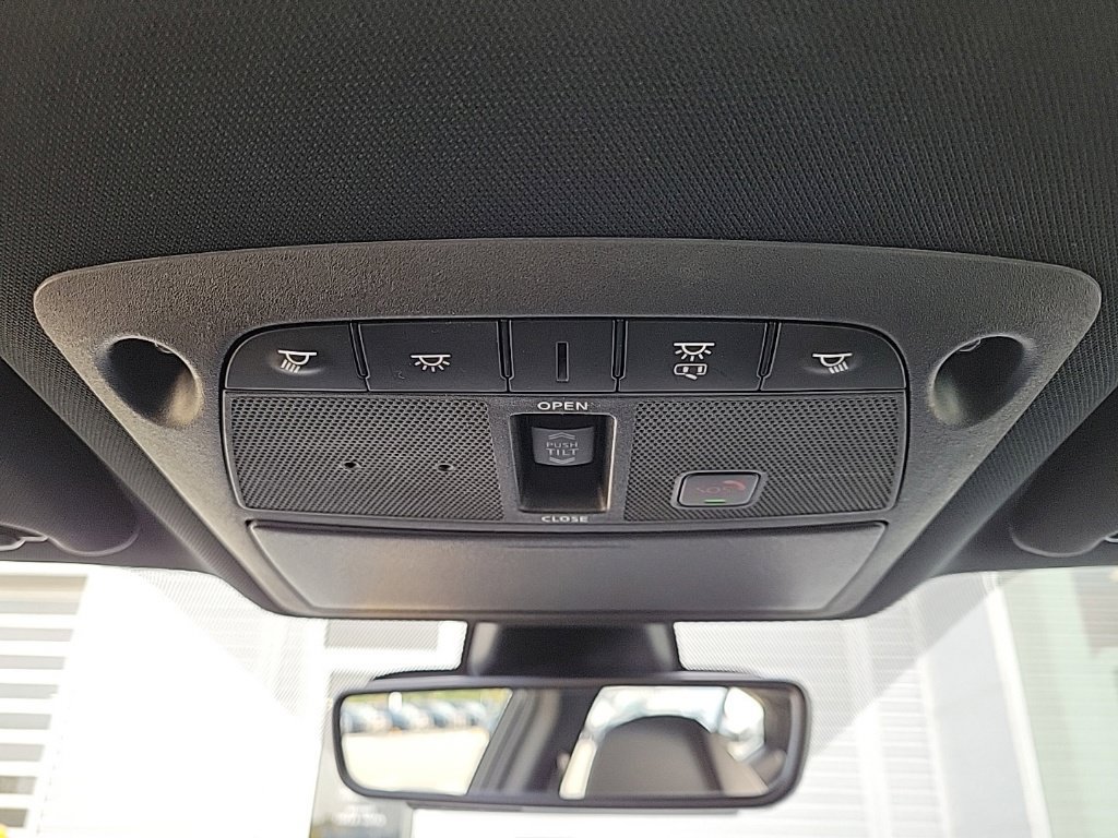Used 2023 Nissan Maxima SR w/ Sport Mat Group FWD image 31