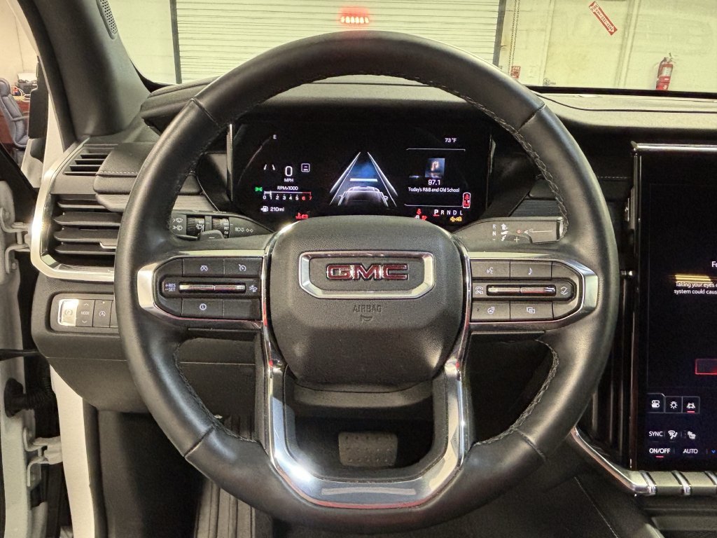 Used 2026 GMC Acadia Elevation w/ Elevation Premium Package FWD image 30