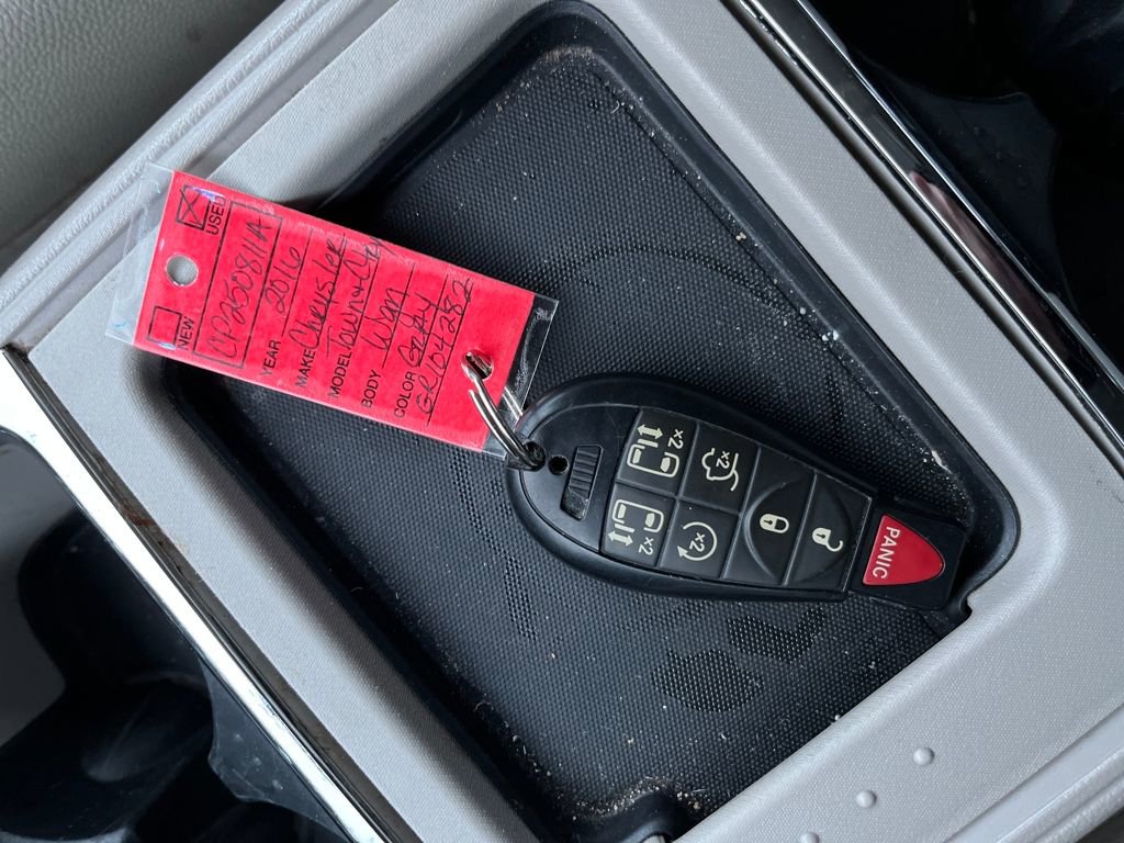 Used 2016 Chrysler Town & Country Touring w/ Driver Convenience Group image 24