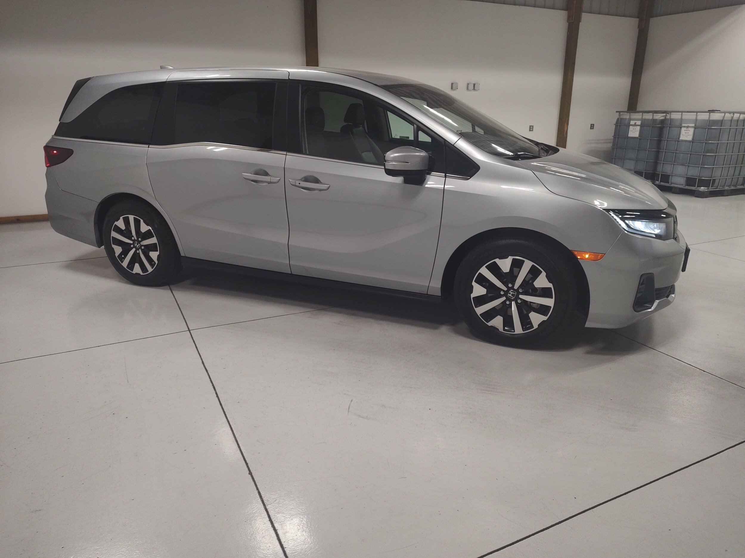 Used 2025 Honda Odyssey EX-L image 2