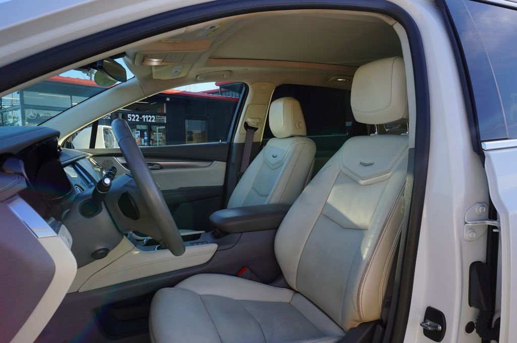 Used 2018 Cadillac XT5 Luxury w/ LPO, Sport Package image 24