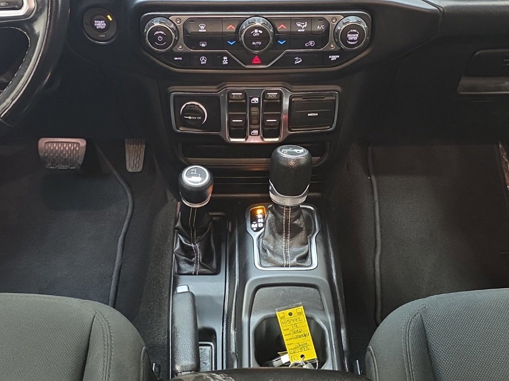 Used 2019 Jeep Wrangler Unlimited Sahara image 24