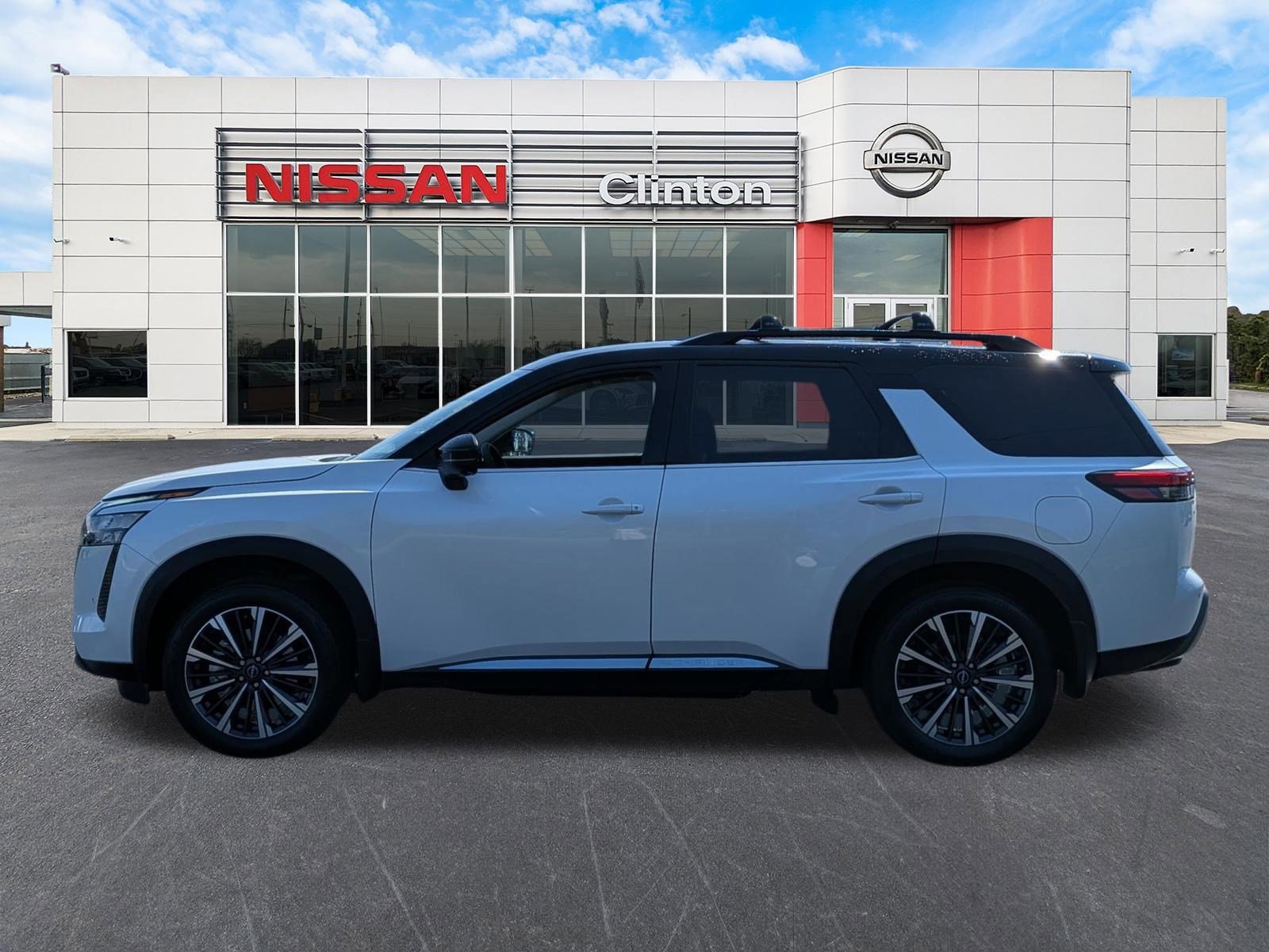 New 2026 Nissan Pathfinder Platinum FWD image 6