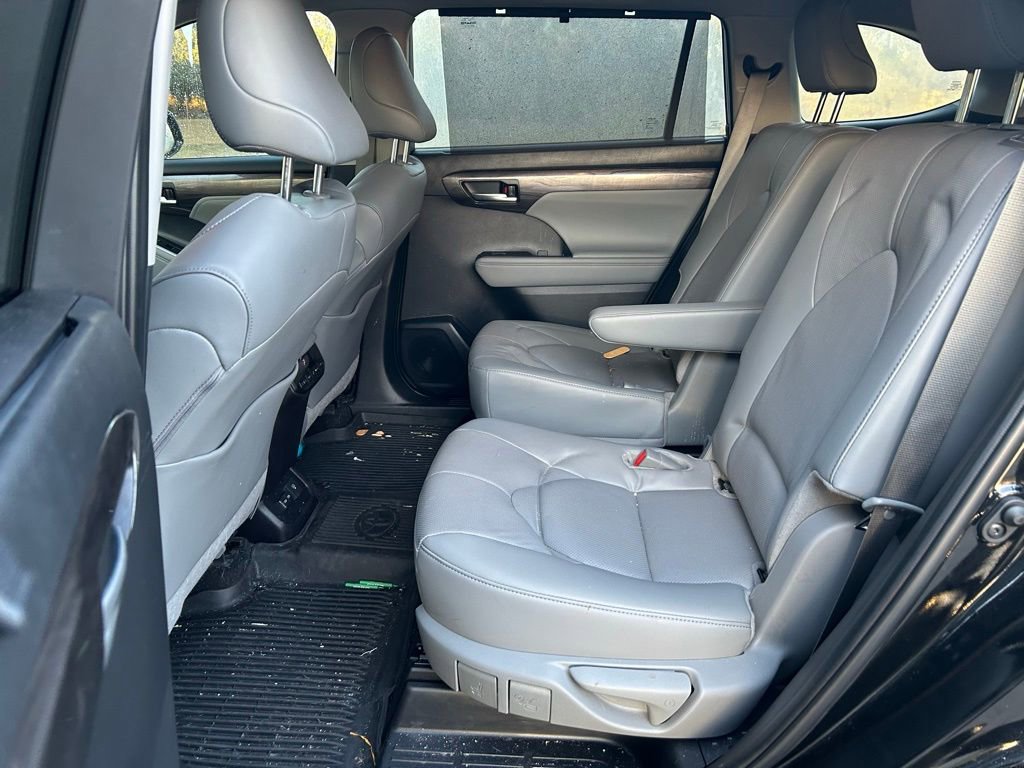 Certified 2025 Toyota Highlander Limited image 13