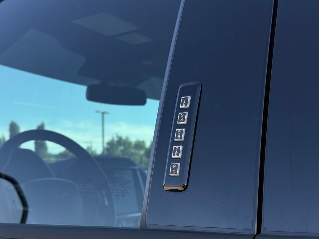 Used 2022 Ford F450 Lariat w/ Lariat Ultimate Package AWD/4WD image 18