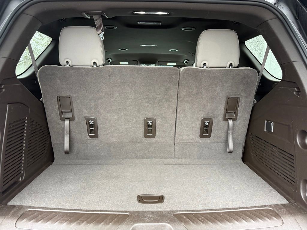 Used 2024 GMC Yukon SLT image 11