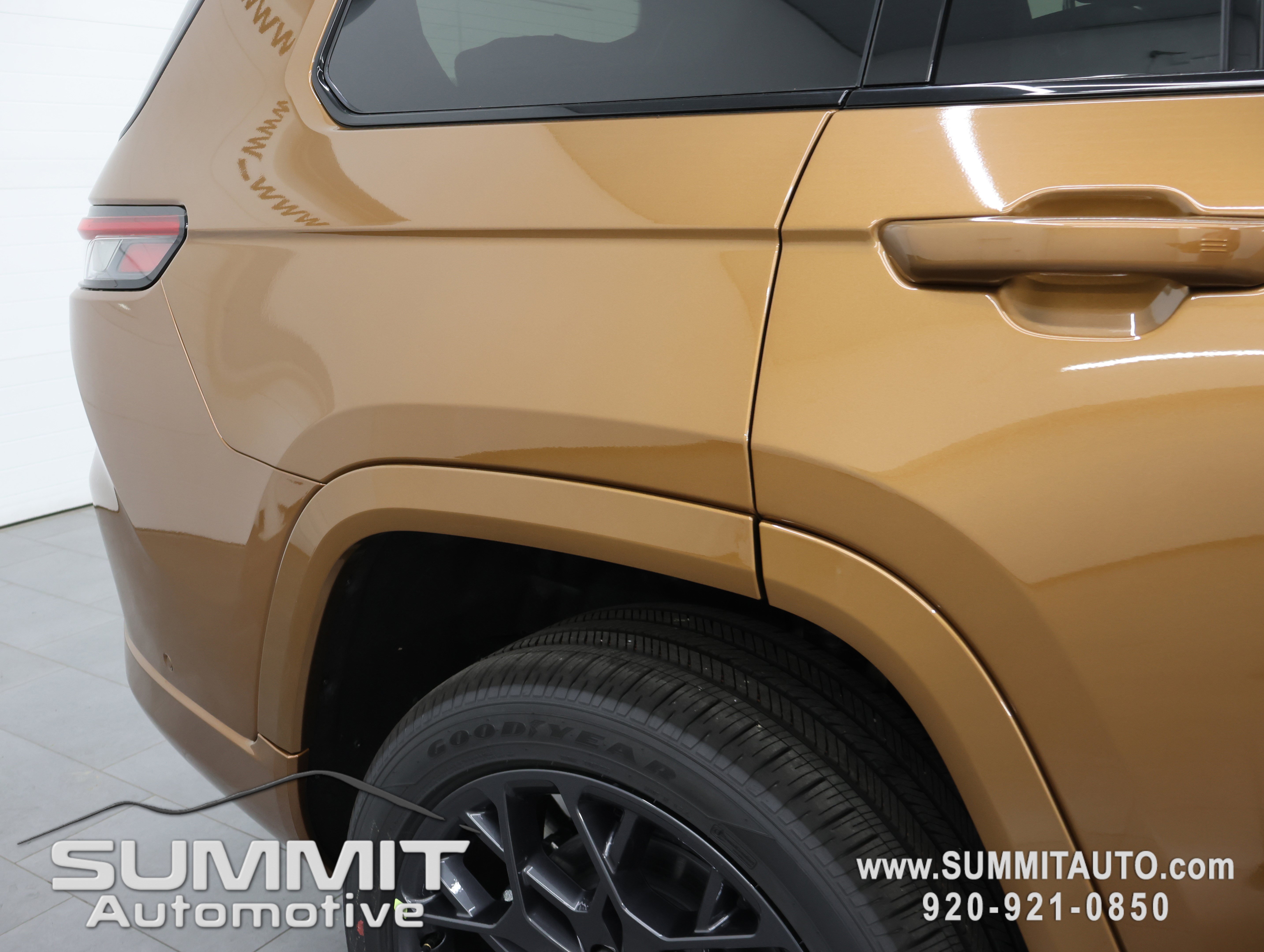 New 2026 Jeep Grand Cherokee L Summit w/ Obsidian Package AWD/4WD image 30