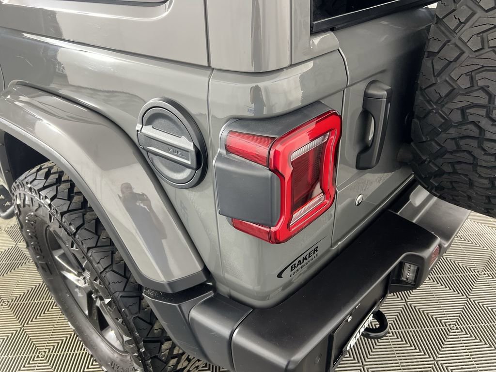 Used 2020 Jeep Wrangler Unlimited Sahara image 34