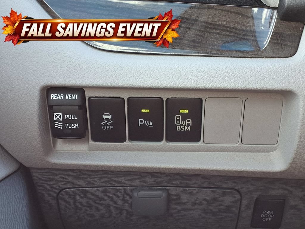 Used 2017 Toyota Sienna XLE Premium FWD image 25