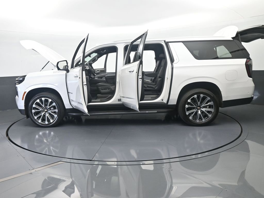 Used 2025 Chevrolet Suburban High Country w/ Sun And Tow Package RWD image 83