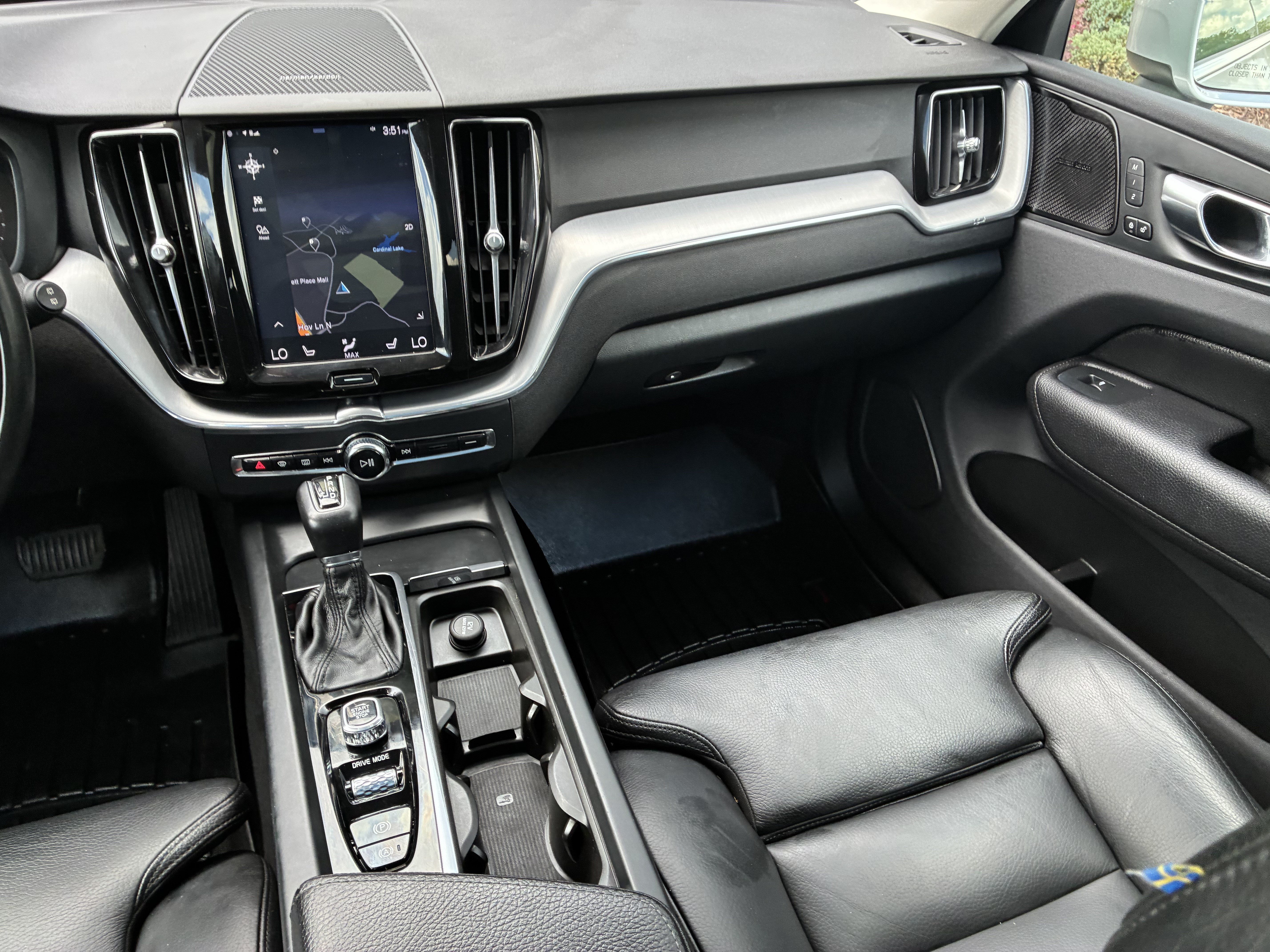 Used 2019 Volvo XC60 T5 Momentum w/ Multimedia Package AWD/4WD image 19