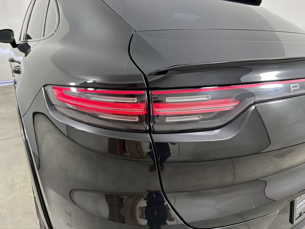 Certified 2023 Porsche Cayenne Turbo AWD/4WD image 17