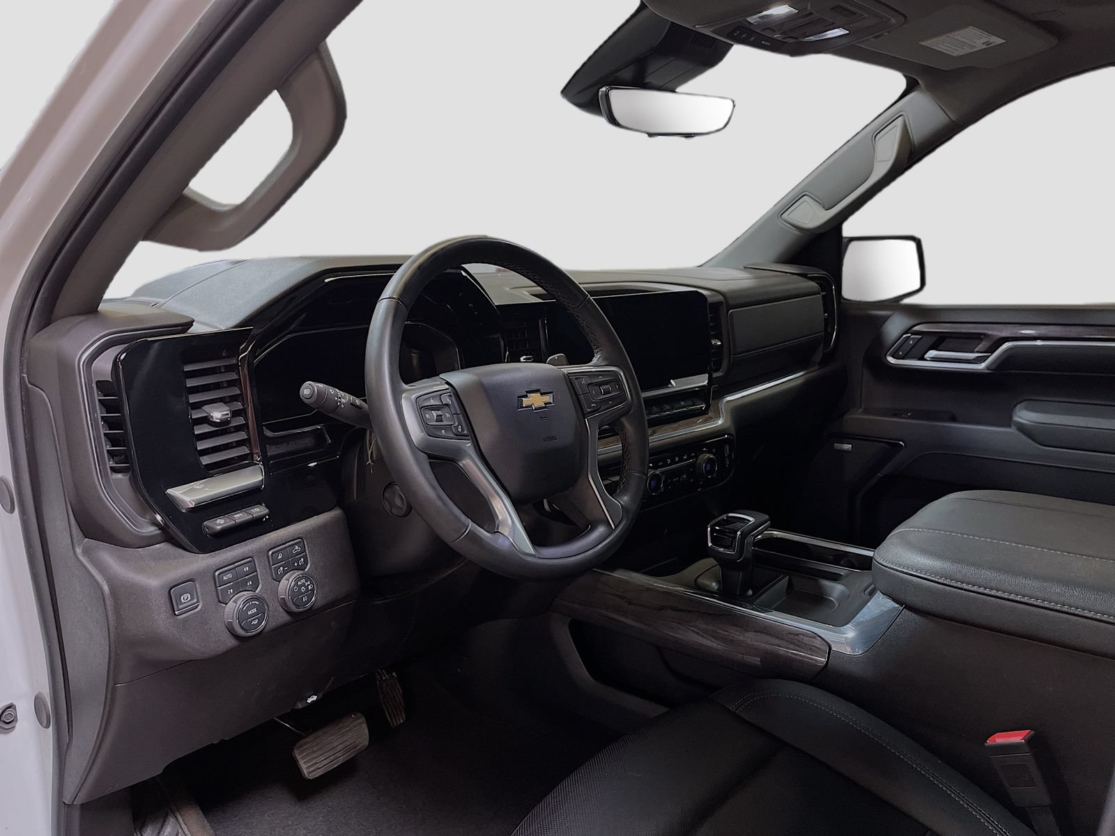 Used 2025 Chevrolet Silverado 1500 LTZ w/ LTZ Premium Package AWD/4WD image 9
