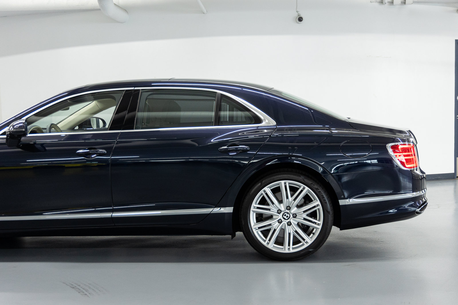 Certified 2026 Bentley Flying Spur V8 AWD/4WD image 15