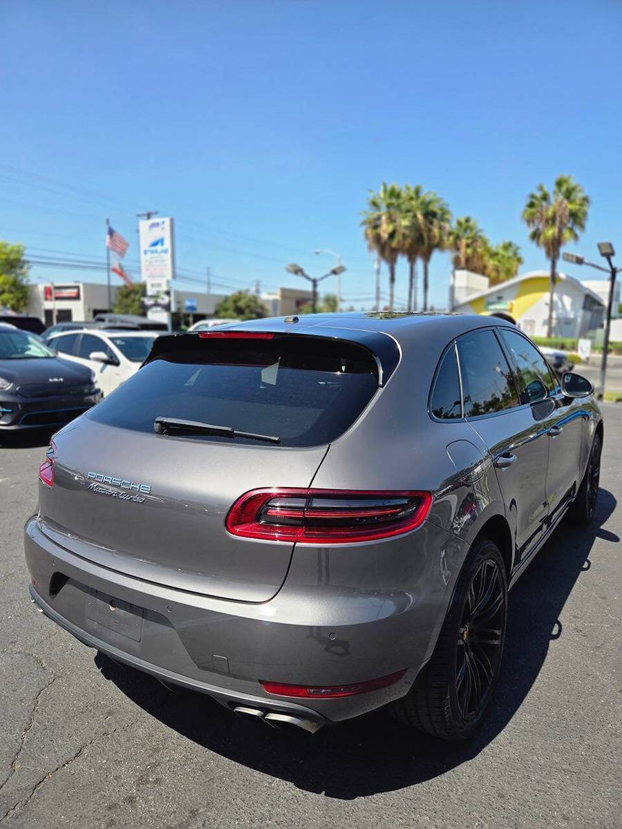 Used 2016 Porsche Macan Turbo AWD/4WD image 27