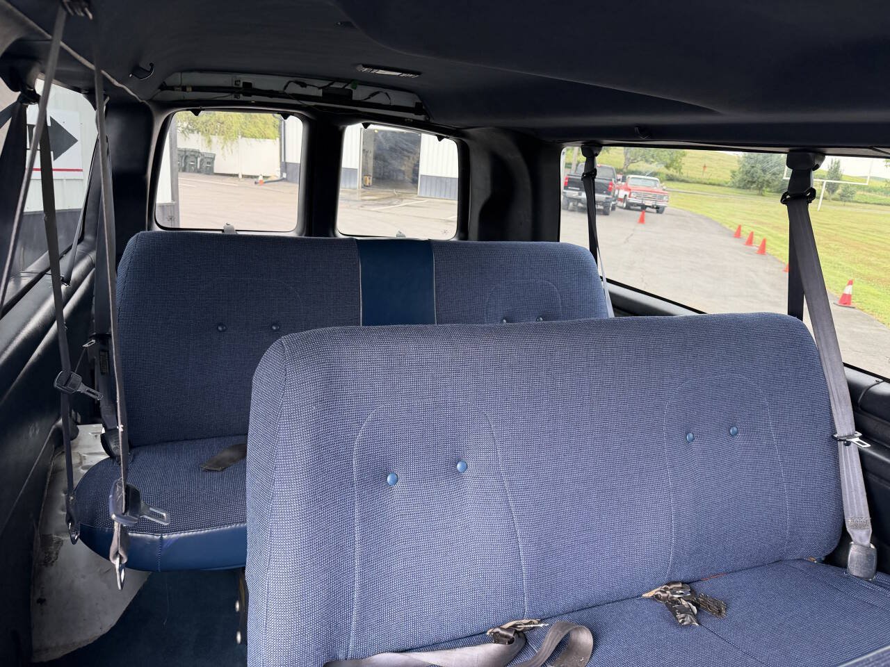 Used 2000 Chevrolet Express 3500 Extended Passenger w/ Preferred Equipment Group RWD image 17