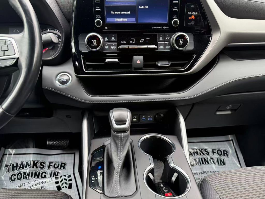 Used 2022 Toyota Highlander LE image 14