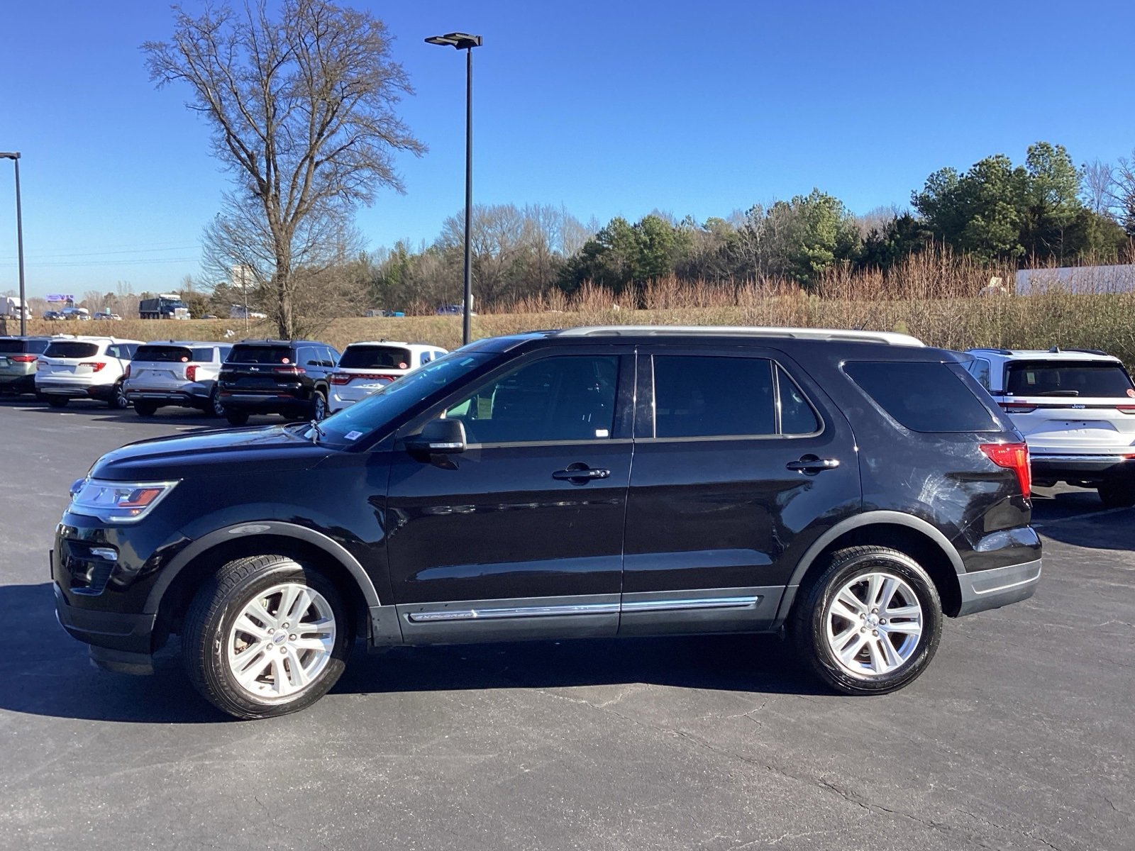 Used 2019 Ford Explorer XLT w/ Equipment Group 201A image 6
