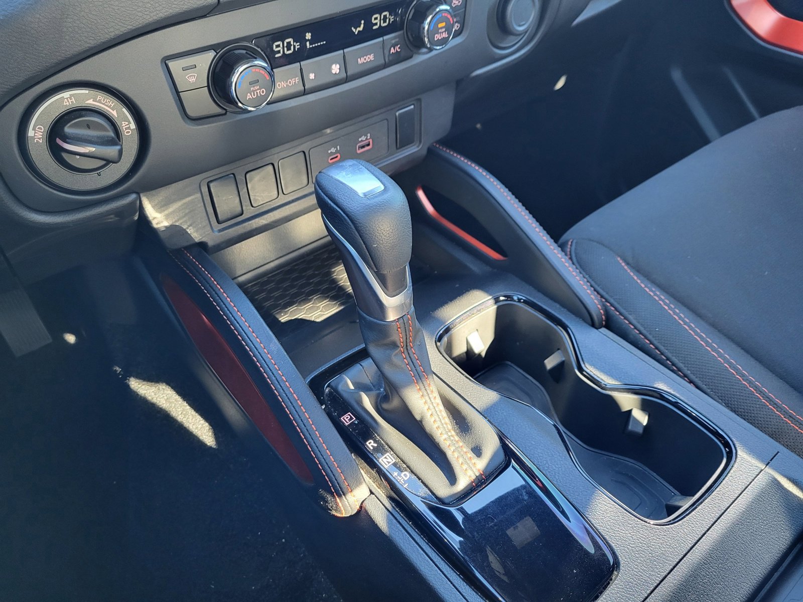 Used 2024 Nissan Frontier PRO-4X w/ Off-Road Protection Package image 12