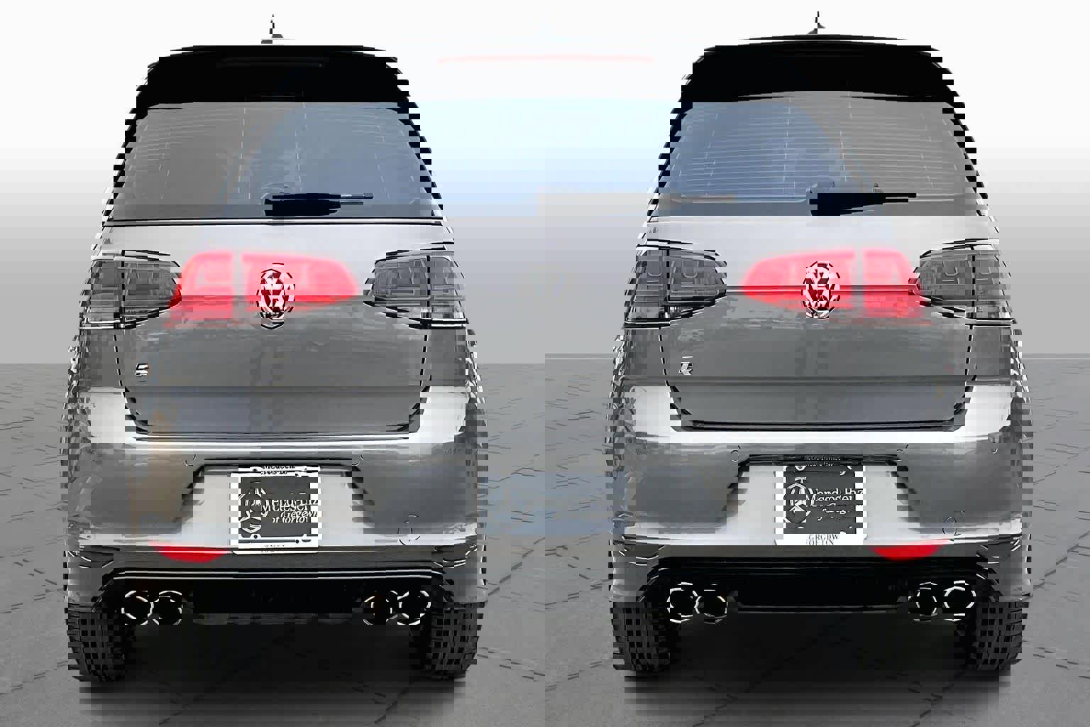 Used 2017 Volkswagen Golf R 4-Door image 4