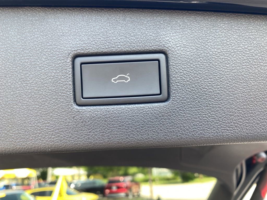 Used 2024 Volkswagen Tiguan SE image 11