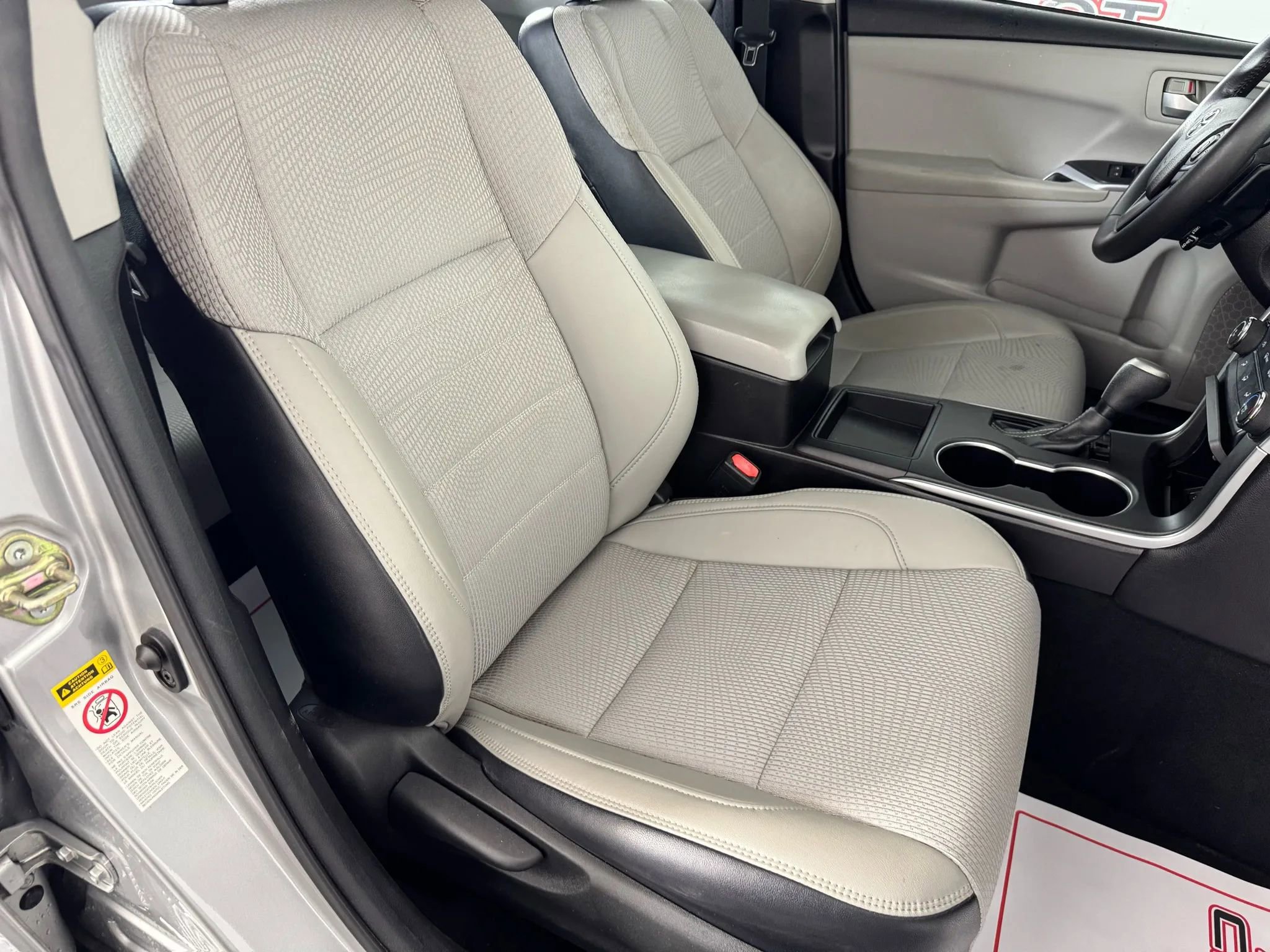 Used 2017 Toyota Camry SE image 31